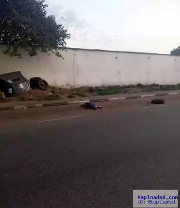 Dead body abandoned for days on Dawson Road, Benin (Photo)